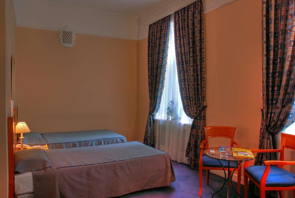 Grand Hotel Ukraine Dněpropetrovsk Pokoj fotografie
